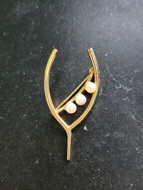 Vintage Gold Pearl Accent Leaf Brooch - Elegant Women Jewelry
